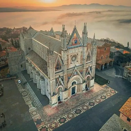 Accogliente Sotto La Rupe Di